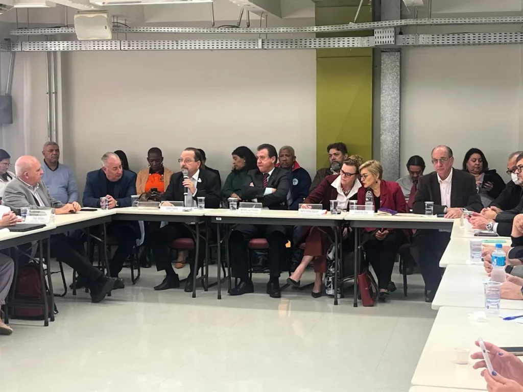 Reunião sobre Igualdade Salarial entre Mulheres e Homens reúne líderes sindicais e autoridades